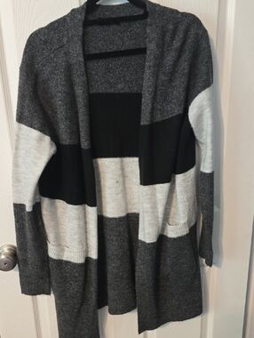 Colorblock Open-Front Long Cardigan in Black, Gray & Cream